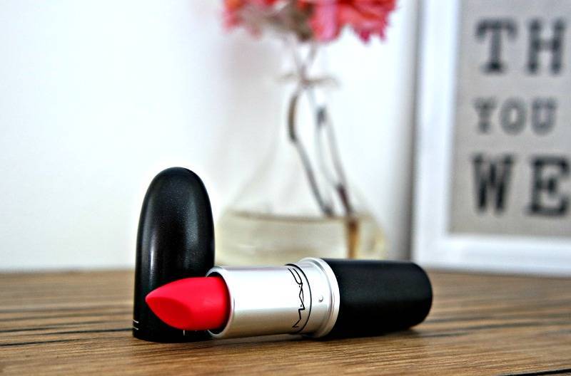 MAC RETRO MATTE RELENTLESSLY RED