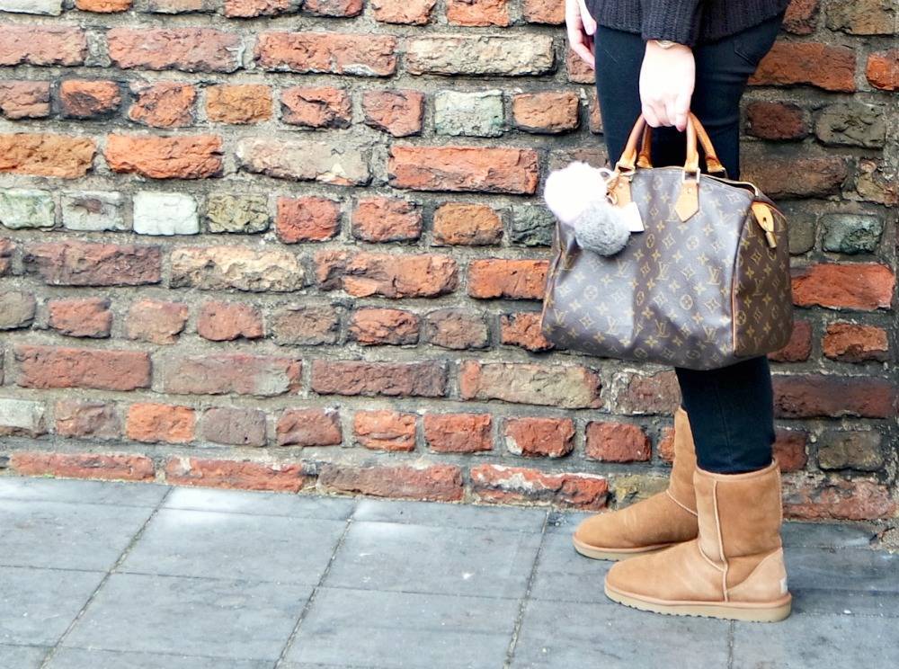 Ugg classic short / louis vuitton speedy 30