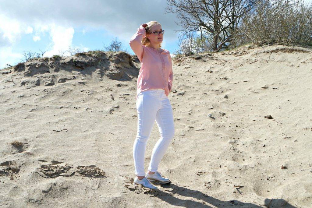 Outfit witte broek met roze blouse Outfit witte broek met roze blouse