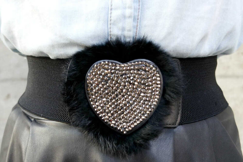 Outfit | Heart of Gold, hartjes panty, lederen rok, spijkerblouse1