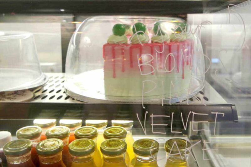 Cafe Blond Amsterdam Pink velvet cake